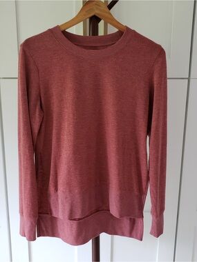 ALO Yoga Pullover Top in Dusty Rose Slit Sides
